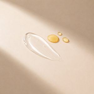 Texturas del pack: gel transparente de Agua de Vida y gotas doradas del aceite Body Sculptor