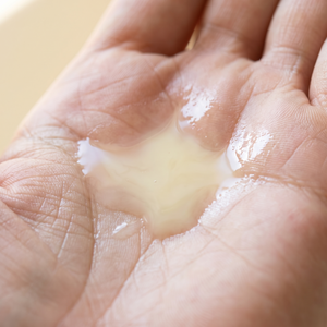 Textura bifásica de OSEO CRYO en la palma de la mano